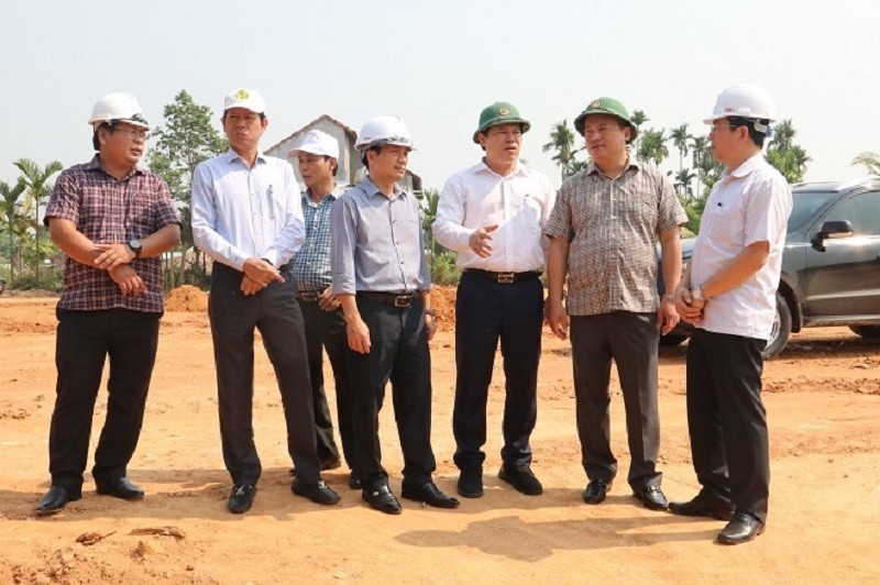 Lãnh đạo tỉnh Quảng Ngãi kiểm tra tiến độ giải phóng mặt bằng dự án cao tốc Bắc - Nam đoạn Quảng Ngãi - Hoài Nhơn. Lãnh đạo tỉnh Quảng Ngãi kiểm tra tiến độ giải phóng mặt bằng dự án cao tốc Bắc - Nam đoạn Quảng Ngãi - Hoài Nhơn.