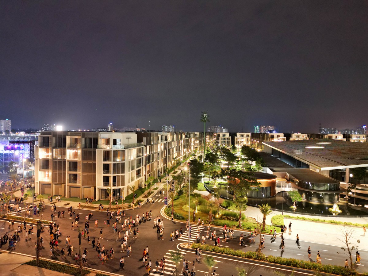 Dãy nhà phố SOHO khi lên đèn không khác gì các khu phố thương mại quốc tế Dãy nhà phố SOHO khi lên đèn không khác gì các khu phố thương mại quốc tế