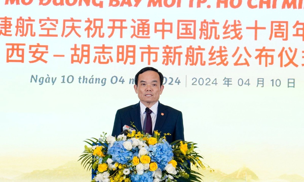 Phó Thủ tướng Trần Lưu Quang chúc mừng Vietjet với đường bay mới Phó Thủ tướng Trần Lưu Quang chúc mừng Vietjet với đường bay mới
