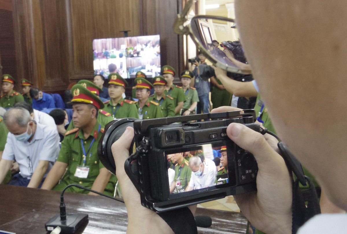 Các phóng viên được ghi lại những hình ảnh ngày tuyên án. Các phóng viên được ghi lại những hình ảnh ngày tuyên án.