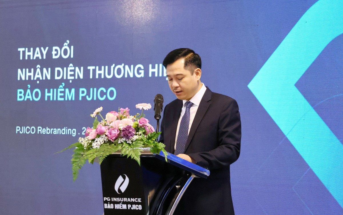 Ông Bùi Văn Thọ, Phó tổng giám đốc PJICO trình bày phương án nhận diện thương hiệu mới tại Hội nghị