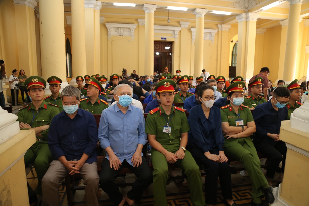 Các bị cáo tại toà