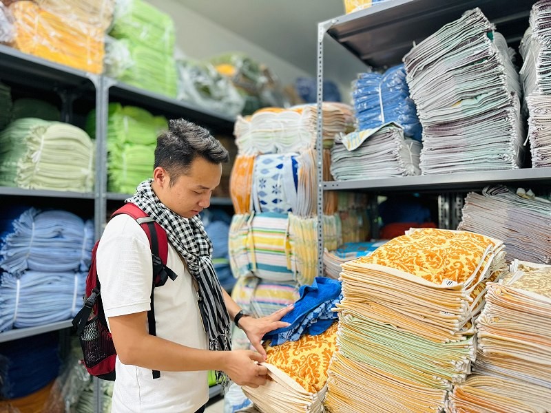 Các sản phẩm dệt khăn mặt, khăn tắm được tiêu thụ khắp cả nước và xuất khẩu. (Ảnh: Nguyễn Linh)