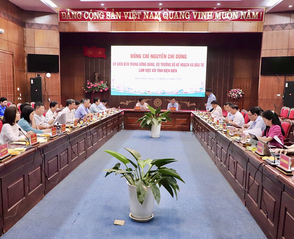 Bộ trưởng Bộ Kế hoạch và Đầu tư Nguyễn Chí Dũng làm việc với tỉnh Điện Biên về tình hình phát triển kinh tế - đảm bảo an ninh, quốc phòng. (Ảnh: MPI)