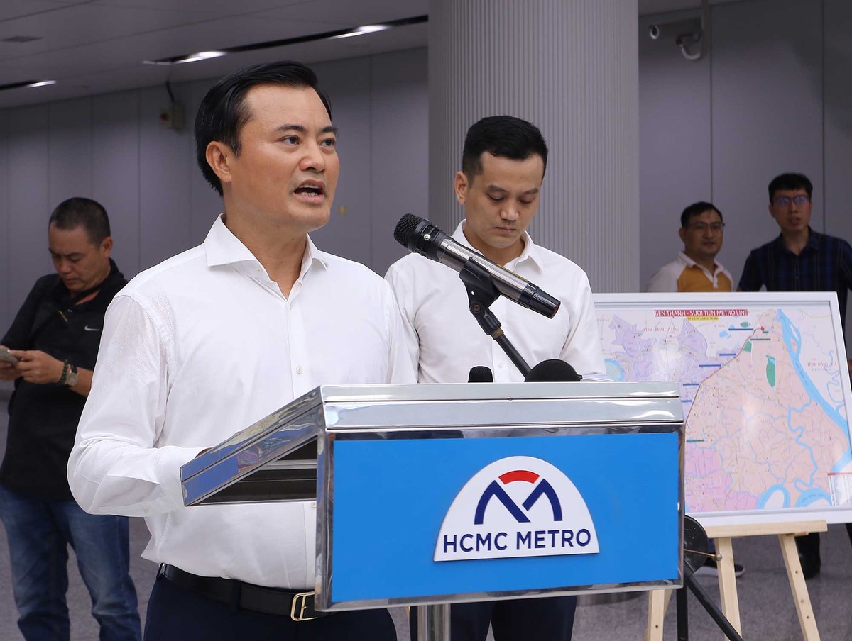 Ông Bùi Xuân Cường, Phó chủ tịch UBND TP.HCM phát biểu tại buổi đón đoàn các vị khách đặc biệt.