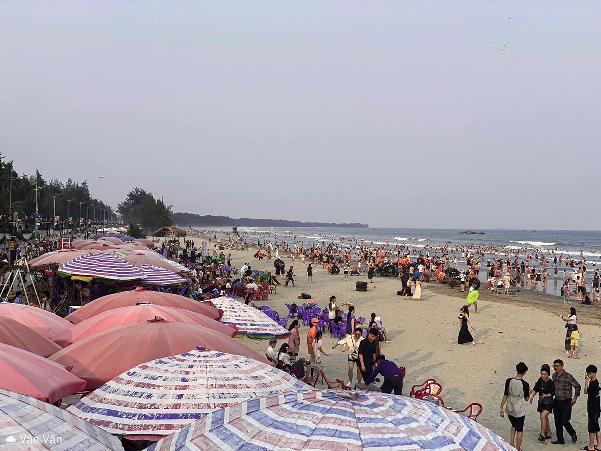 Bãi biển Trà Cổ điểm đến hấp dẫn trong mùa hè với nhiều du khách khi đến TP. Móng Cái. Ảnh: Quảng Ninh Portal Bãi biển Trà Cổ điểm đến hấp dẫn trong mùa hè với nhiều du khách khi đến TP. Móng Cái. Ảnh: Quảng Ninh Portal
