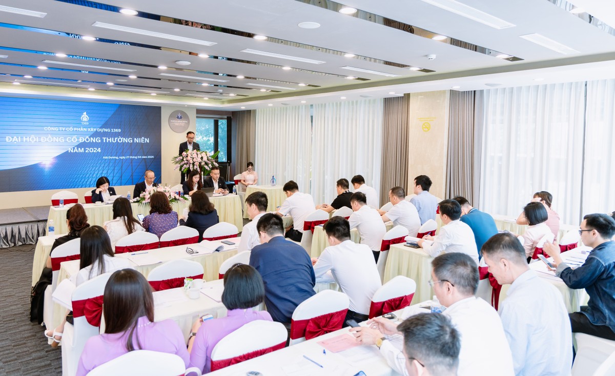 Các cổ đông tham dự ĐHĐCĐ thường niên 2024 Các cổ đông tham dự ĐHĐCĐ thường niên 2024