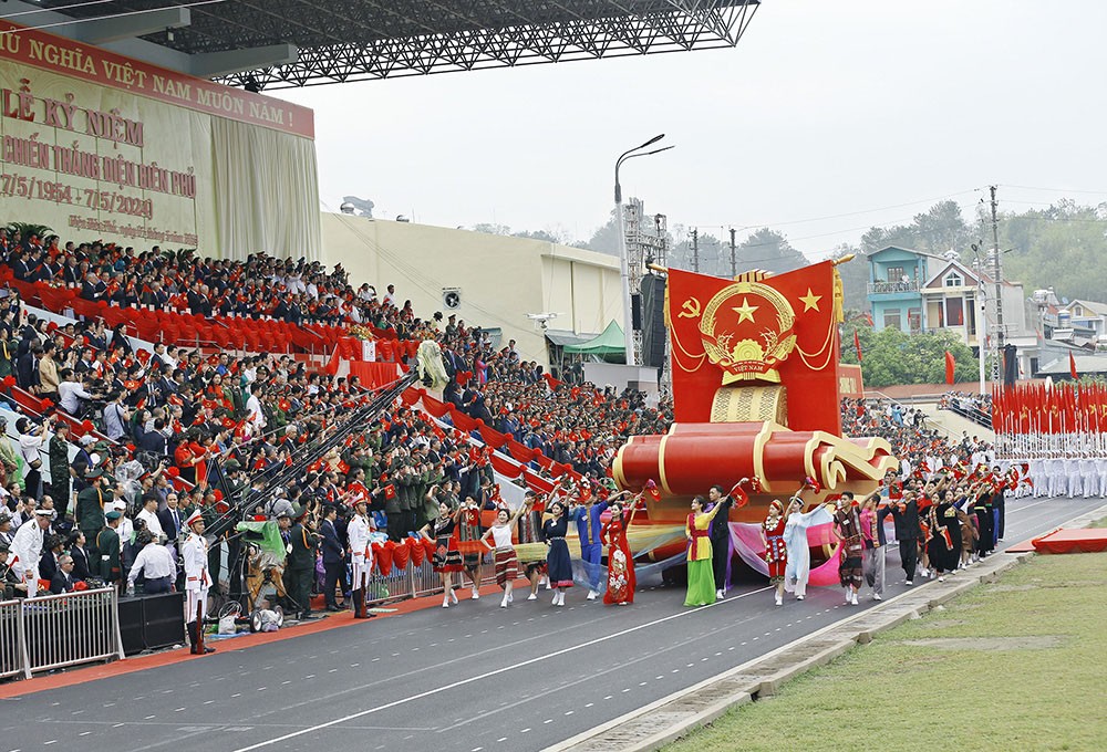 Xe mô hình Quốc huy.