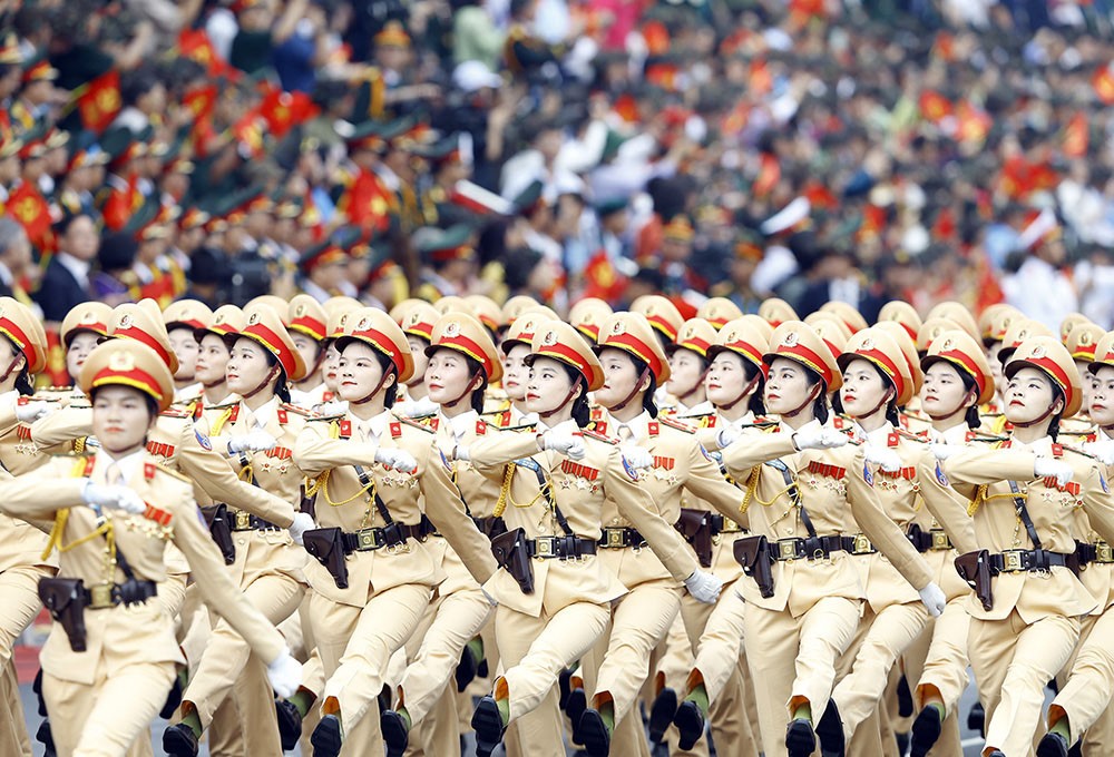 Khối nữ sĩ quan Cảnh sát giao thông.