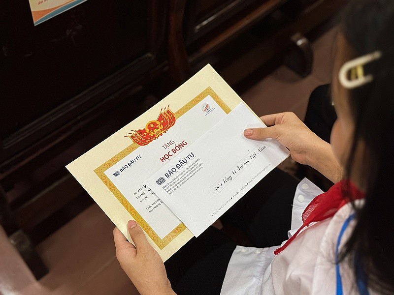 Học bổng tuy không quá lớn về giá trị vật chất nhưng mang theo tình cảm hết sức ấm áp để khích lệ, động viên tinh thần cho các em học sinh tiếp tục nỗ lực phấn đấu, đạt những thành tựu cao hơn trong học tập.