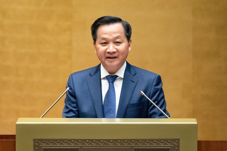 Phó Thủ tướng Lê Minh Khái trình bày báo cáo. Phó Thủ tướng Lê Minh Khái trình bày báo cáo.