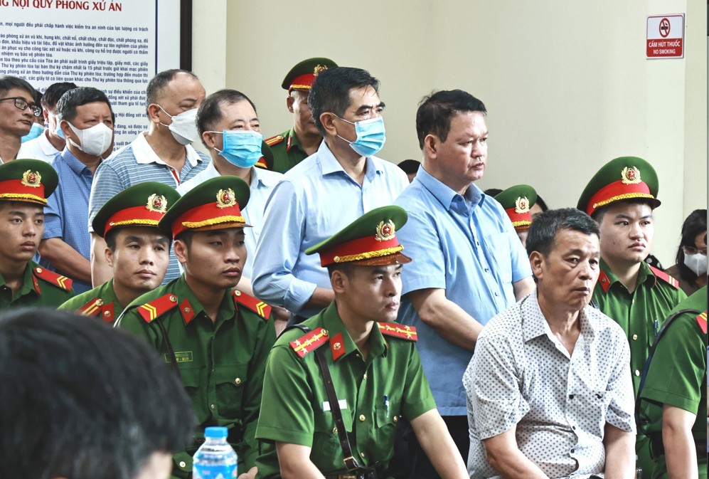 Các bị cáo tại phiên xét xử sơ thẩm, Tòa án Nhân dân tỉnh Lào Cai. Các bị cáo tại phiên xét xử sơ thẩm, Tòa án Nhân dân tỉnh Lào Cai.