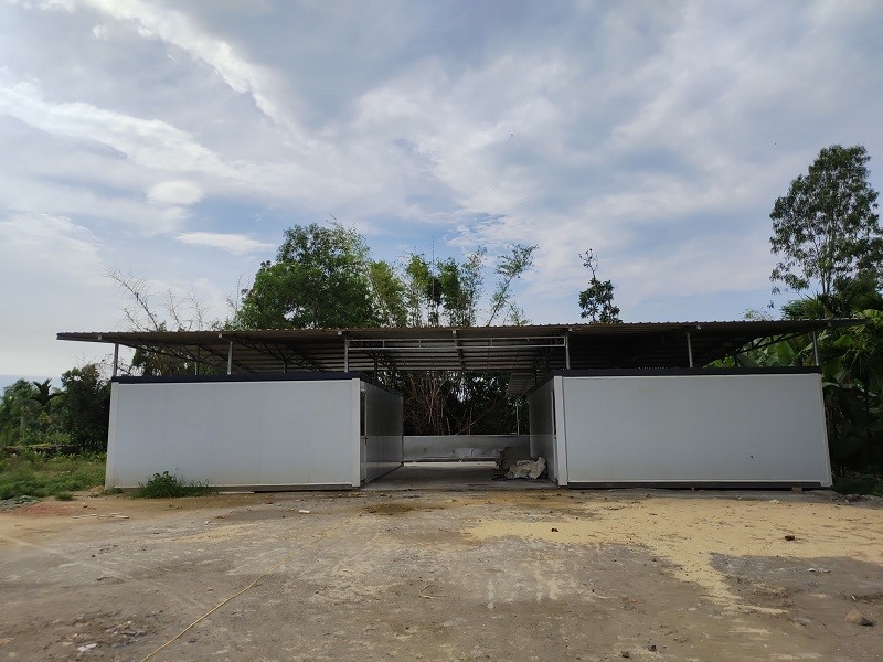 Khu nhà ở cho công nhân thi công dự án được thi công dang dở tại thôn Mỹ Huệ 3, xã Bình Dương. Khu nhà ở cho công nhân thi công dự án được thi công dang dở tại thôn Mỹ Huệ 3, xã Bình Dương.