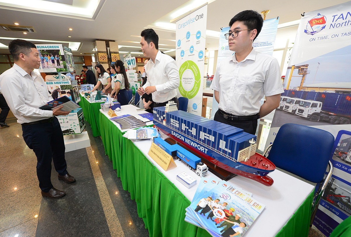 Một số gian hàng tại Diễn đàn Logistics Vùng lần thứ V. Ảnh: Thanh Sơn Một số gian hàng tại Diễn đàn Logistics Vùng lần thứ V. Ảnh: Thanh Sơn