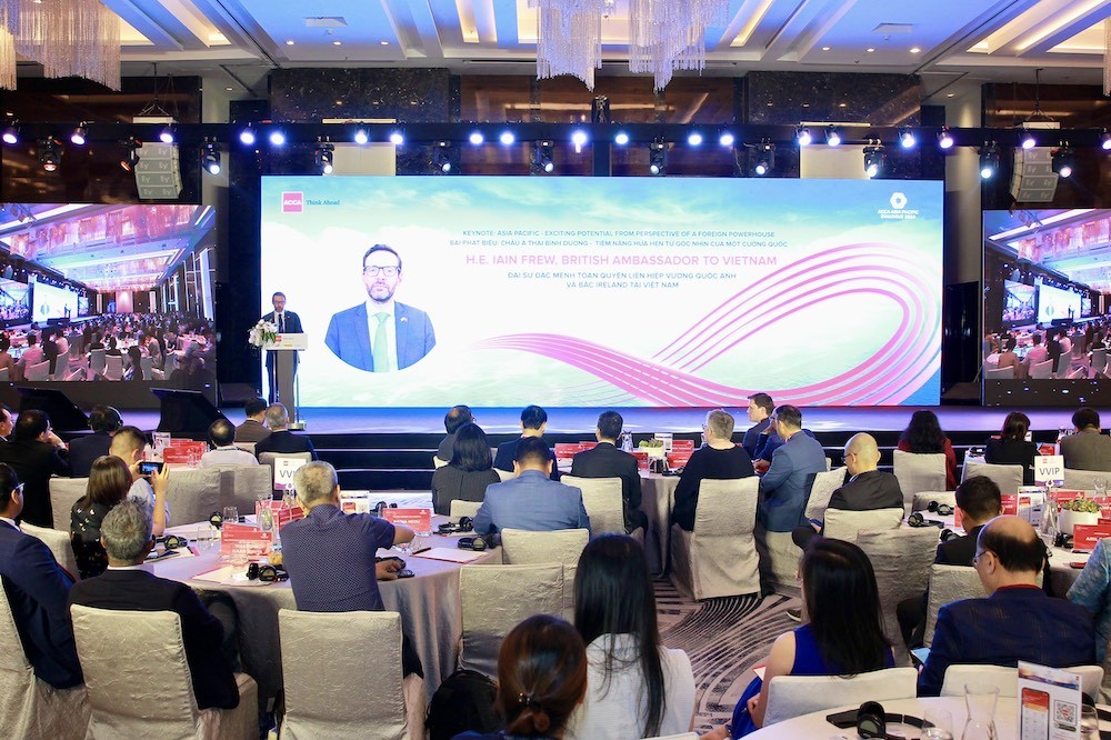 Ông Iain Frew, Đại sứ đặc mệnh toàn quyền Liên hiệp Vương quốc Anh và Bắc Ireland tại Việt Nam phát biểu tại Diễn đàn.