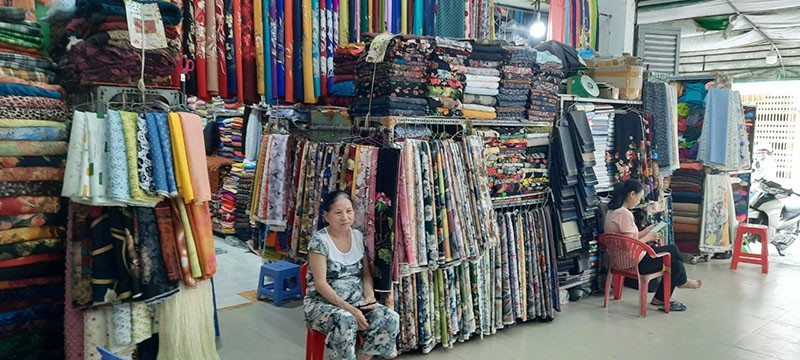 Tại khu vực Nhà lồng 2- Trung tâm thương mại Cái Khế chỉ có người bán, không có người mua Tại khu vực Nhà lồng 2- Trung tâm thương mại Cái Khế chỉ có người bán, không có người mua