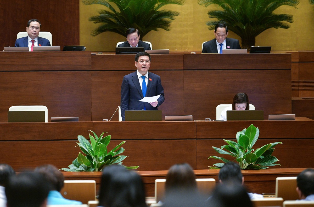 Bộ trưởng Bộ Công thương Nguyễn Hồng Diên trả lời chất vấn Bộ trưởng Bộ Công thương Nguyễn Hồng Diên trả lời chất vấn