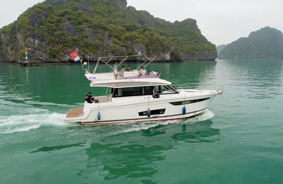 Du thuyền hạng sang, một trong những dịch vụ góp phần làm đa dạng hóa các loại hình du lịch Di sản. Ảnh: Vietyacht Du thuyền hạng sang, một trong những dịch vụ góp phần làm đa dạng hóa các loại hình du lịch Di sản. Ảnh: Vietyacht