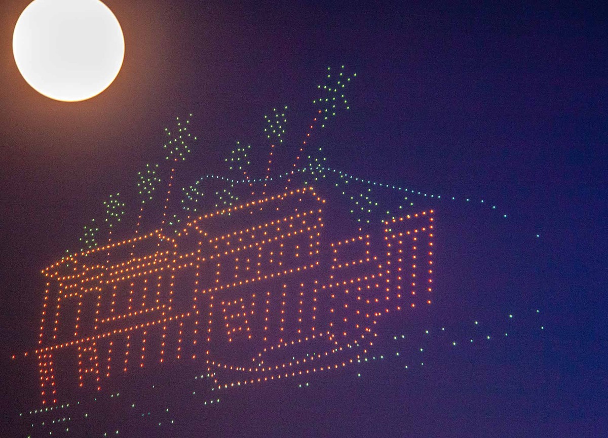 Màn trình diễn của 1.100 drone có chủ đề &quot;Lung linh dòng sông hát&quot; đêm 9/6, với thời lượng khoảng 15 phút trên dòng sông Sài Gòn, đoạn công viên bờ sông thành phố Thủ Đức.