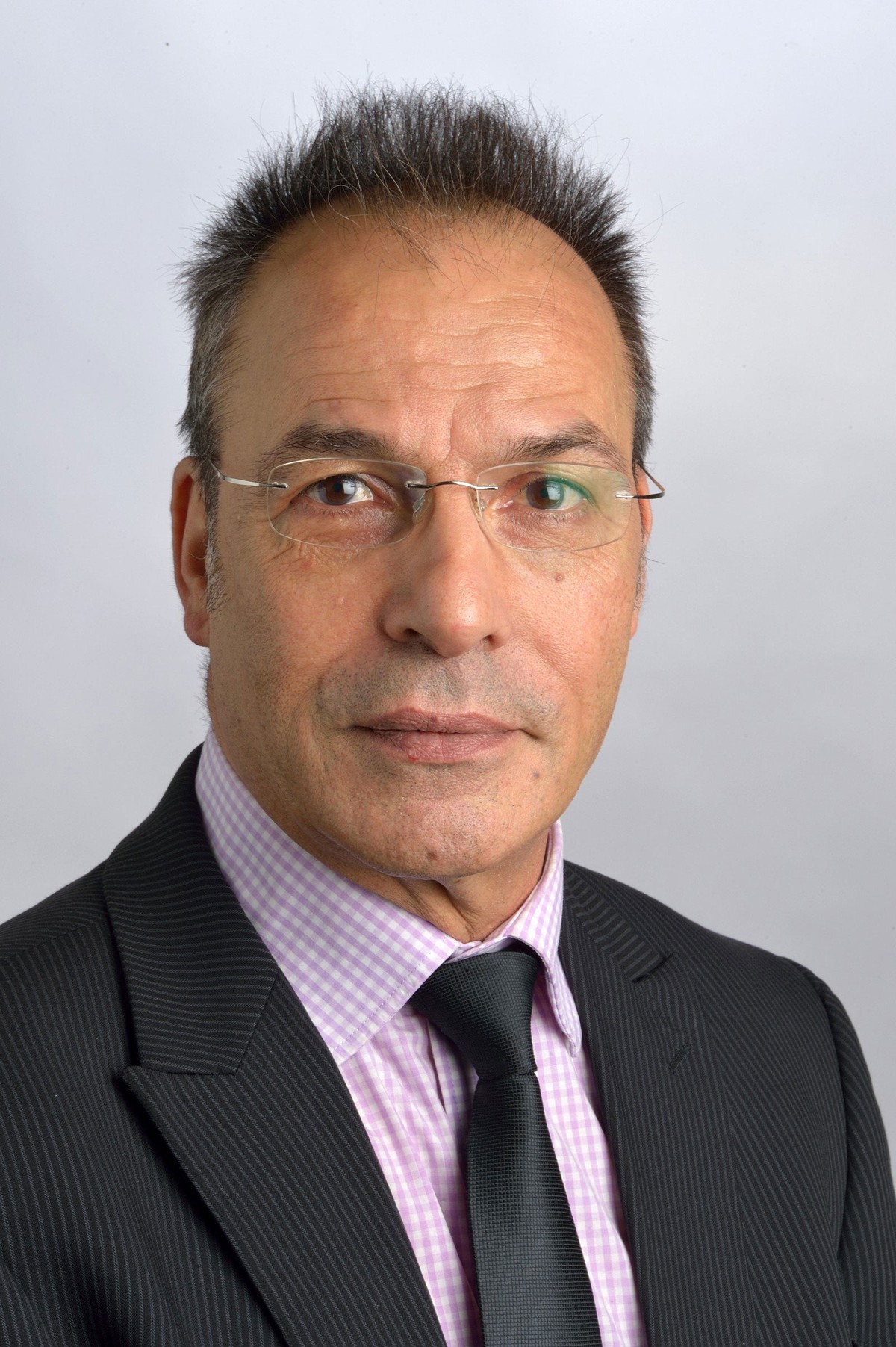 TS. Mathew Shafaghi, Nghiên cứu, Quản lý và Phát triển giáo dục chuyên ngành Quản trị Kinh doanh tại Anh Quốc TS. Mathew Shafaghi, Nghiên cứu, Quản lý và Phát triển giáo dục chuyên ngành Quản trị Kinh doanh tại Anh Quốc