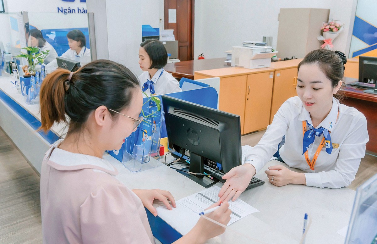 Khách hàng đang giao dịch tại CB Khách hàng đang giao dịch tại CB