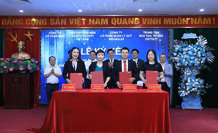 Trung tâm Đào tạo, Tư vấn Công nghệ thông tin và Truyền thông ký kết chương trình, kế hoạch hợp tác với các đơn vị