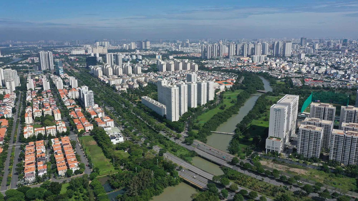 Từ một bãi đầm lầy ở khu Nam TP.HCM,nơi đây nay đã trở thành một khu đô thị kiểu mẫu tập trung nhiều công dân quốc tế đến sinh sống và làm việc.