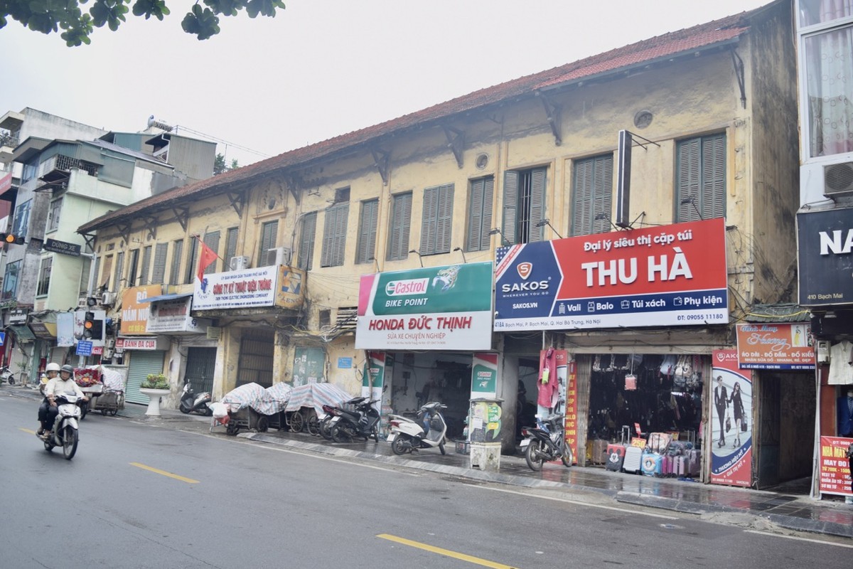 Khu đất thứ hai nằm tại số 418 phố Bạch Mai, phường Bạch Mai. Nơi đây có tổng diện tích khoảng 7.070 m2 và được quản lý bởi Công ty Kỹ thuật điện thông - Elinco.