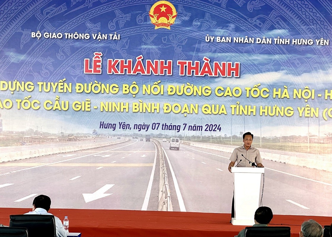 Ông Nguyễn Hữu Nghĩa, Bí thư Tỉnh ủy Hưng Yên phát biểu. Ảnh: Quỳnh Nga Ông Nguyễn Hữu Nghĩa, Bí thư Tỉnh ủy Hưng Yên phát biểu. Ảnh: Quỳnh Nga