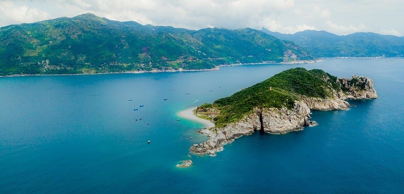 Đảo Hòn Nưa - nơi được mệnh danh là “thiên đường ngủ quên” tại Phú Yên. Đảo Hòn Nưa - nơi được mệnh danh là “thiên đường ngủ quên” tại Phú Yên.