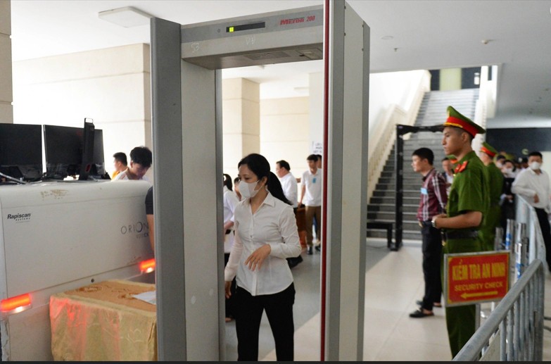 An ninh phiên tòa được thắt chặt.