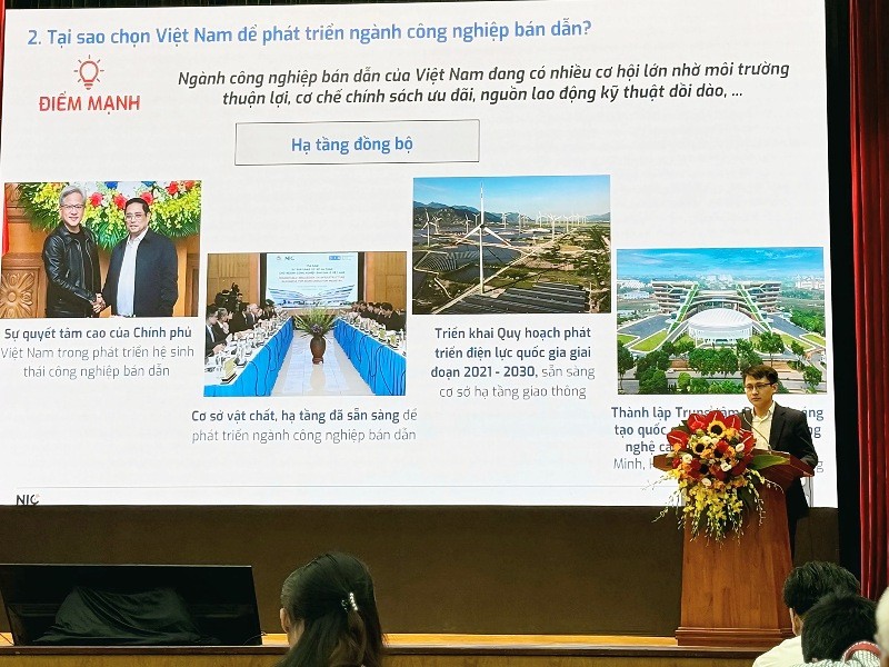 Ông Võ Xuân Hoài, Phó giám đốc Trung tâm Đổi mới sáng tạo Quốc gia Việt Nam (NIC), Bộ Kế hoạch và Đầu tư chia sẻ tại Hội nghị Kết nối đầu tư, phát triển công nghiệp bán dẫn thành phố Hà Nội 2024. Ảnh: Nguyễn Linh Ông Võ Xuân Hoài, Phó giám đốc Trung tâm Đổi mới sáng tạo Quốc gia Việt Nam (NIC), Bộ Kế hoạch và Đầu tư chia sẻ tại Hội nghị Kết nối đầu tư, phát triển công nghiệp bán dẫn thành phố Hà Nội 2024. Ảnh: Nguyễn Linh