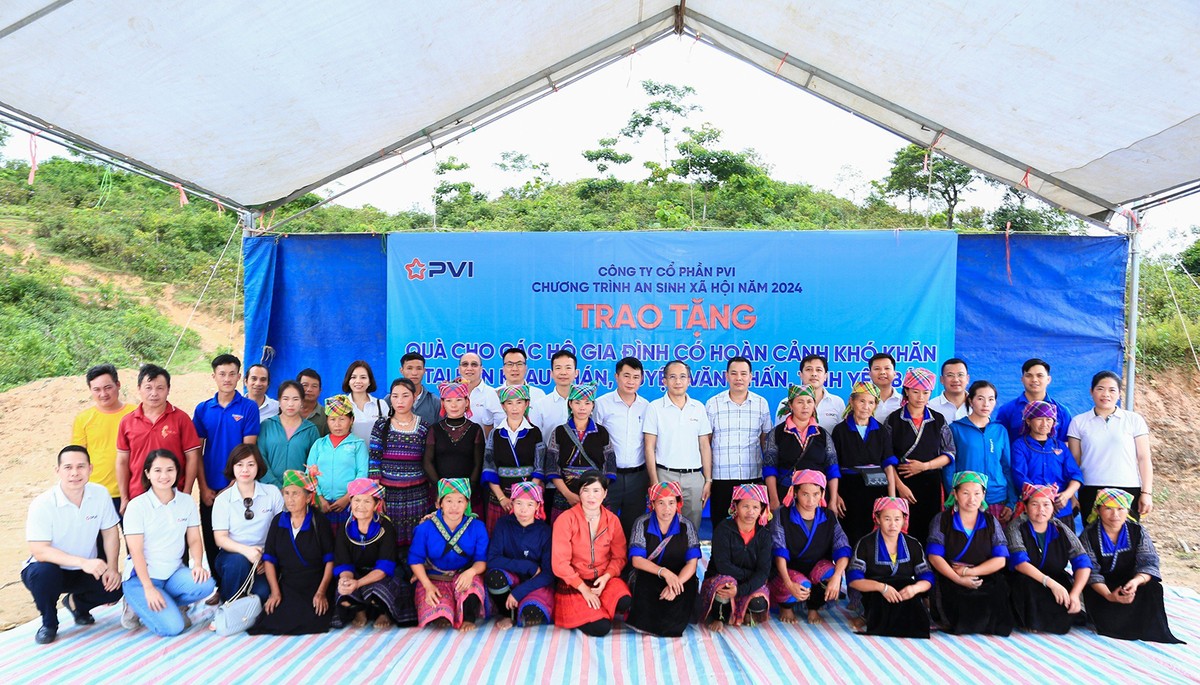 Ngoài việc tập trung phát triển kinh doanh, PVI luôn chung tay cùng phát triển cộng đồng. Trong ảnh: Một hoạt động an sinh xã hội của PVI tại Yên Bái.
