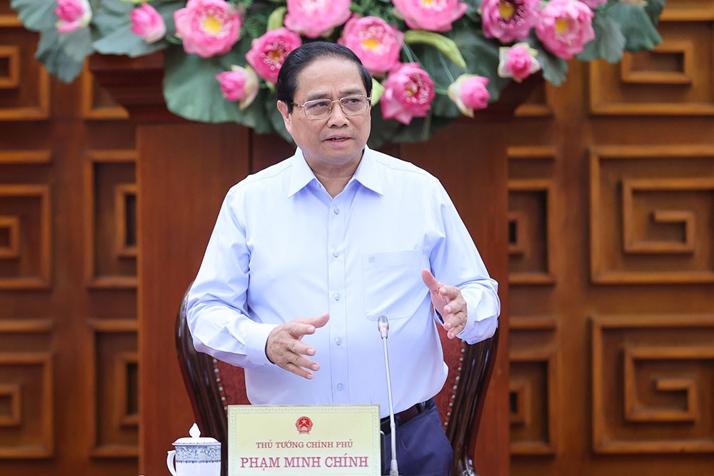 Thủ tướng khẳng định quyết tâm tháo gỡ các vướng mắc tại các văn bản quy phạm pháp luật và nhấn mạnh đây là nhiệm vụ trọng tâm trong tháng 8. Ảnh: Nhật Bắc Thủ tướng khẳng định quyết tâm tháo gỡ các vướng mắc tại các văn bản quy phạm pháp luật và nhấn mạnh đây là nhiệm vụ trọng tâm trong tháng 8. Ảnh: Nhật Bắc