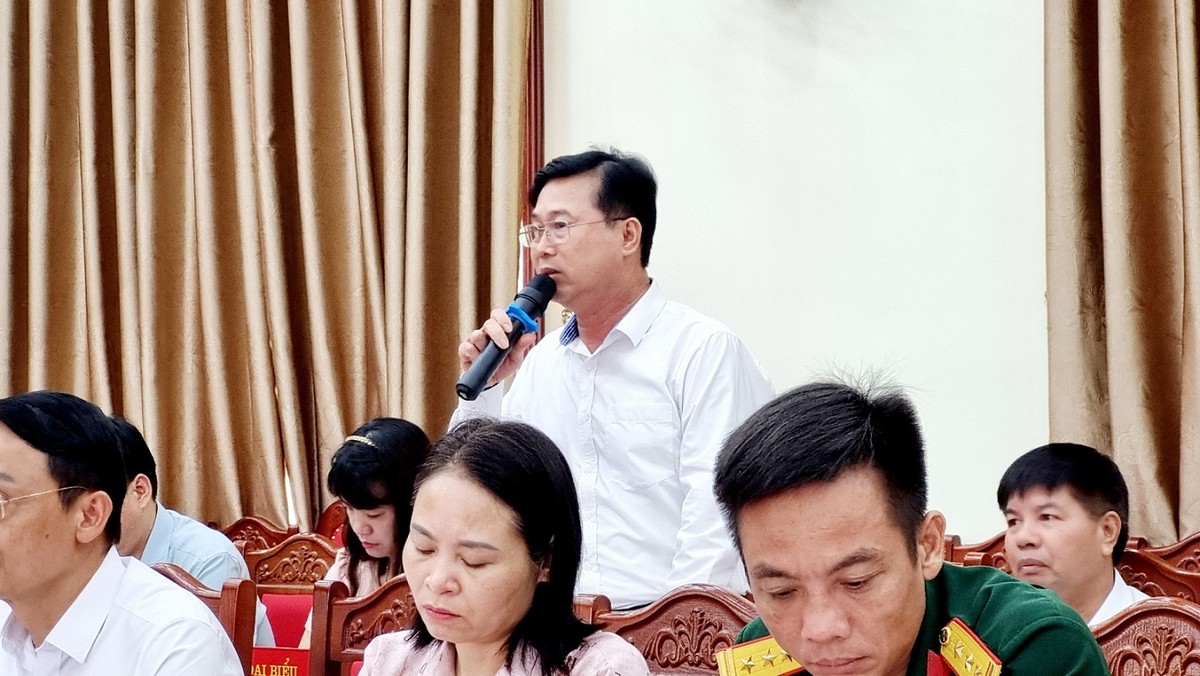 Đại diện chính quyền xã phản ánh ý kiến của các hộ dân có diện tích đất được bồi thường. Ảnh: Thanh Tân Đại diện chính quyền xã phản ánh ý kiến của các hộ dân có diện tích đất được bồi thường. Ảnh: Thanh Tân