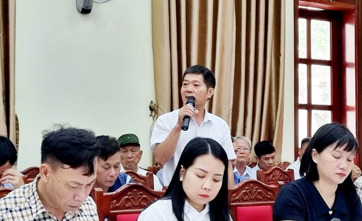 Đại diện cho các hộ dân có diện tích đất thu hồi phản ánh. Ảnh: Thanh Tân Đại diện cho các hộ dân có diện tích đất thu hồi phản ánh. Ảnh: Thanh Tân