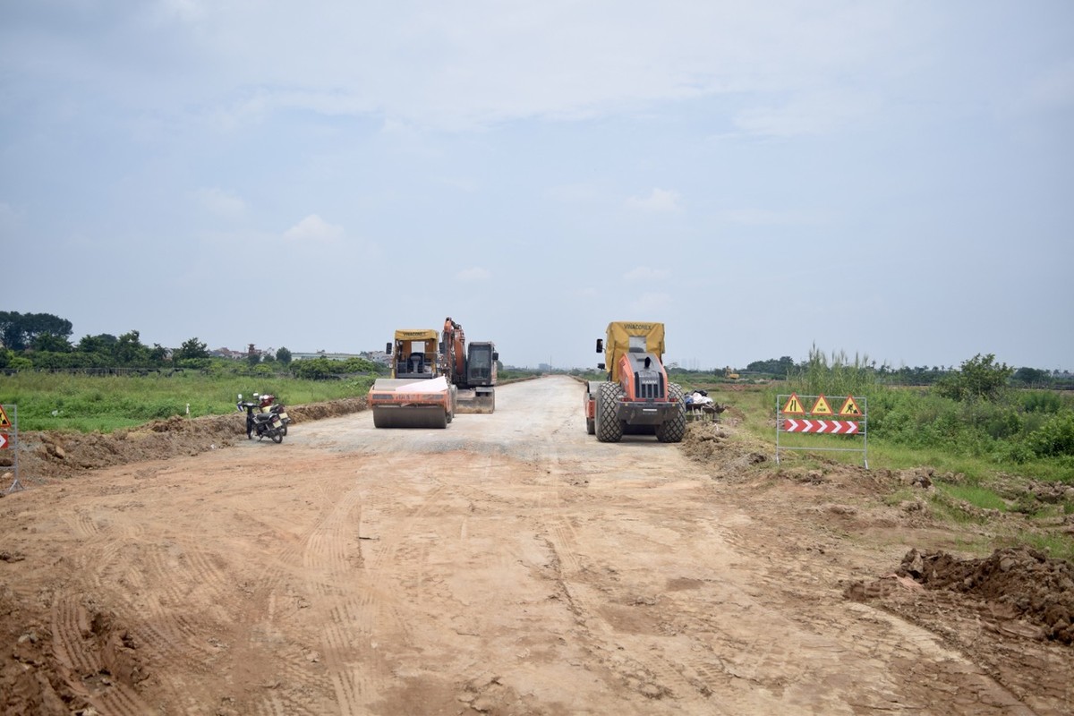 Đoạn đường Vành đai 4 đi qua xã Tiền Yên. Ảnh: Nhật Linh Đoạn đường Vành đai 4 đi qua xã Tiền Yên. Ảnh: Nhật Linh