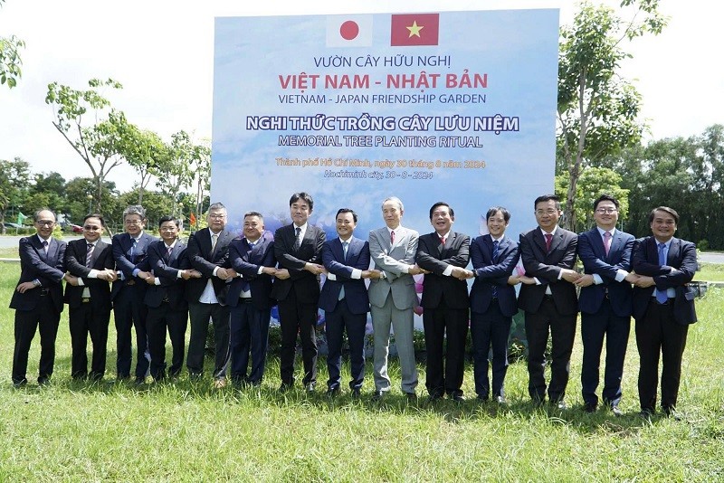 Nghi thức trồng cây lưu niệm. Nghi thức trồng cây lưu niệm.