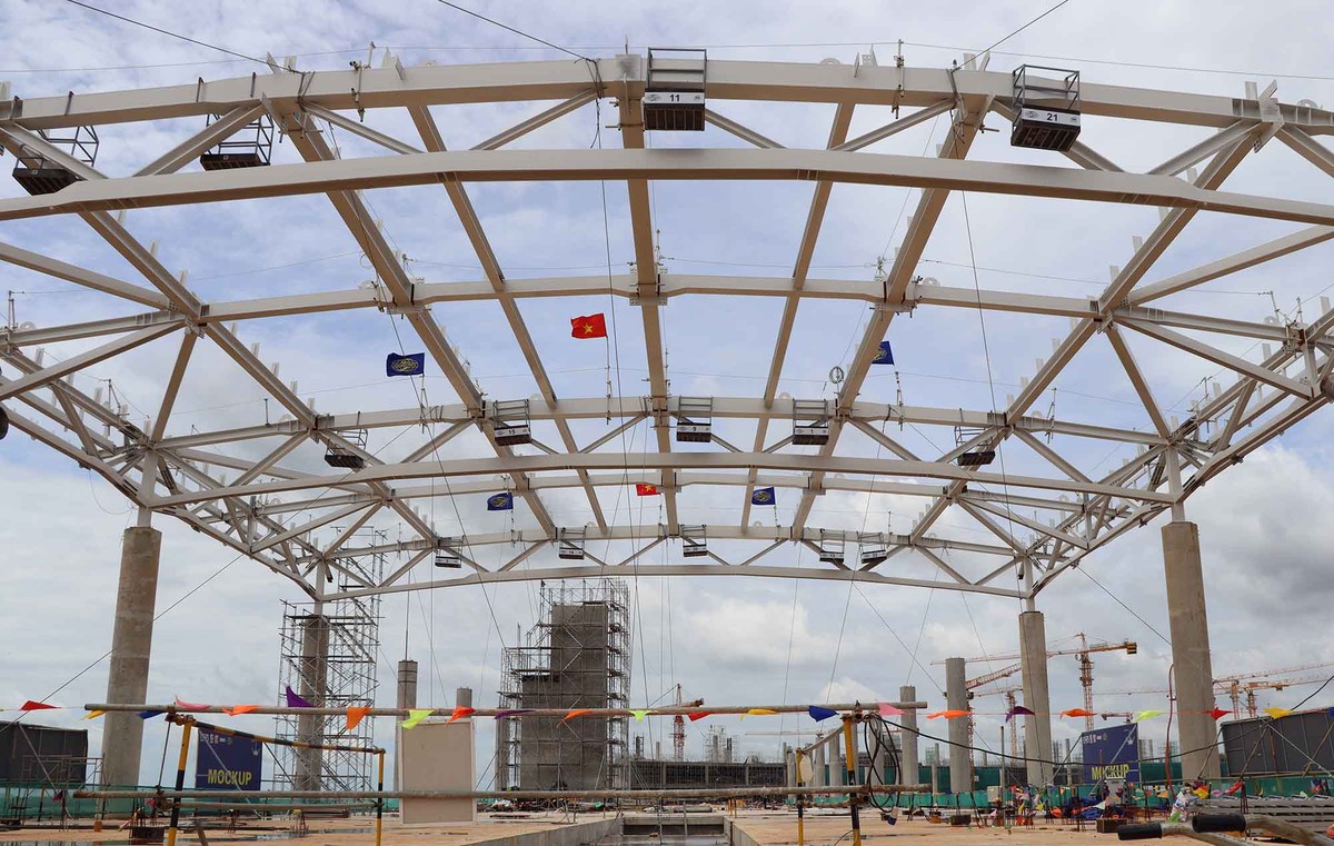 Kết cấu thép mái nhà ga Sân bay Long Thành đang dần hình thành. Kết cấu thép mái nhà ga Sân bay Long Thành đang dần hình thành.
