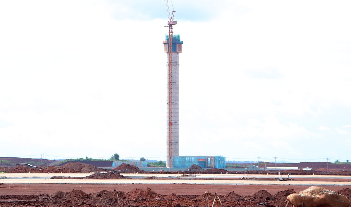 Công trình đài kiểm soát không lưu đang hình thành. Công trình đài kiểm soát không lưu đang hình thành.