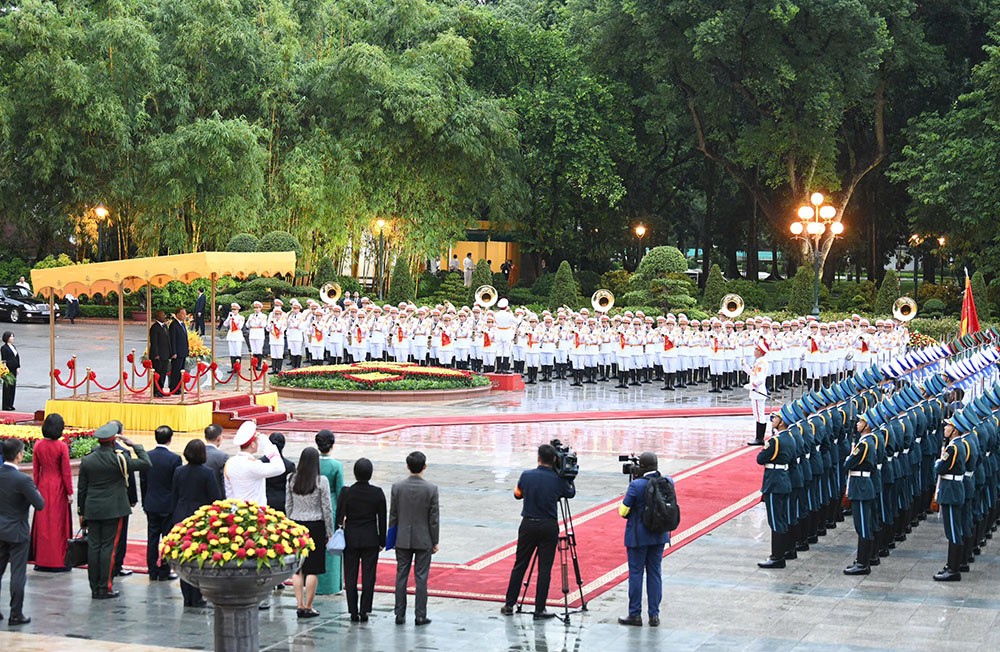Tổng Bí thư, Chủ tịch nước Tô Lâm chủ trì Lễ đón chính thức Tổng thống nước Cộng hòa Guinea-Bissau Umaro Sissoco Embaló. Ảnh: Đức Thanh
