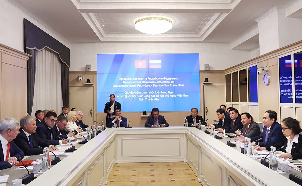 Chủ tịch V.V. Volodin nhiệt liệt chào mừng Chủ tịch Quốc hội Trần Thanh Mẫn lần đầu tiên sang thăm Liên bang Nga sau khi được Quốc hội Việt Nam tín nhiệm cao bầu giữ chức Chủ tịch Quốc hội. Ảnh: TTXVN Chủ tịch V.V. Volodin nhiệt liệt chào mừng Chủ tịch Quốc hội Trần Thanh Mẫn lần đầu tiên sang thăm Liên bang Nga sau khi được Quốc hội Việt Nam tín nhiệm cao bầu giữ chức Chủ tịch Quốc hội. Ảnh: TTXVN