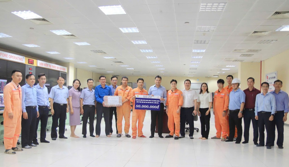 Đoàn Công tác động viên CBCNV Công ty Nhiệt điện Mông Dương khắc phục hậu quả cơn bão số 3