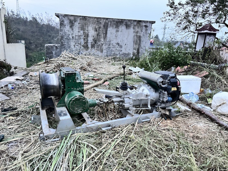 Các thiết bị được kéo tới chân công trình để phục vụ thi công nhanh nhất. Các thiết bị được kéo tới chân công trình để phục vụ thi công nhanh nhất.