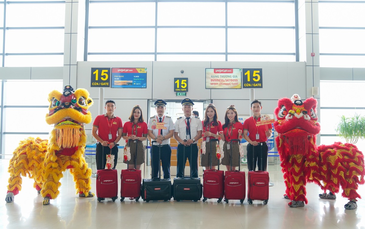 Với Vietjet, mỗi chuyến bay không chỉ là hành trình di chuyển mà còn là cơ hội để kết nối, chia sẻ văn hóa và lan tỏa niềm hạnh phúc, những giá trị nhân văn tốt đẹp tới cộng đồng, hướng tới tương lai tốt đẹp, bình an cho tất cả mọi người