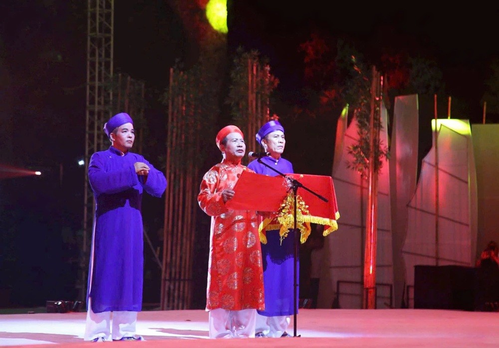 Tuyên đọc văn tế ngợi ca công trạng của Quốc công tiết chế Hưng Đạo đại Vương Trần Quốc Tuấn. Ảnh: Tiến Huy Tuyên đọc văn tế ngợi ca công trạng của Quốc công tiết chế Hưng Đạo đại Vương Trần Quốc Tuấn. Ảnh: Tiến Huy