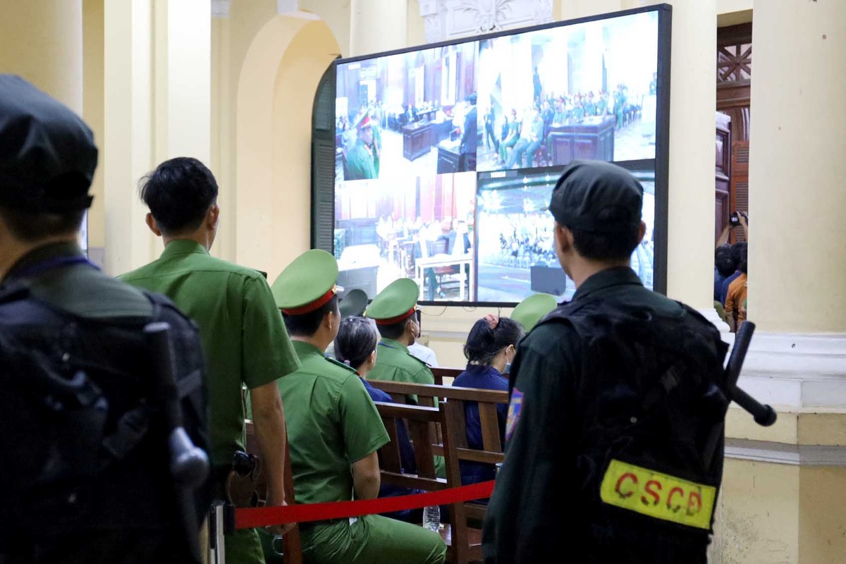 Để đảm bảo trật tự trong quá trình xét xử, công tác an ninh được siết chặt.