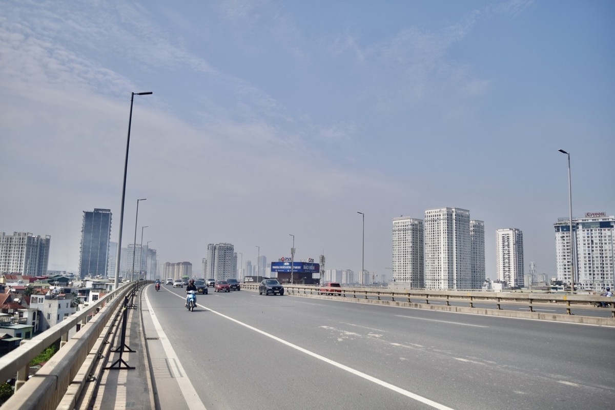 Khác biệt giữa hai đầu cầu Nhật Tân là "một trời, một vực". Khác biệt giữa hai đầu cầu Nhật Tân là "một trời, một vực".