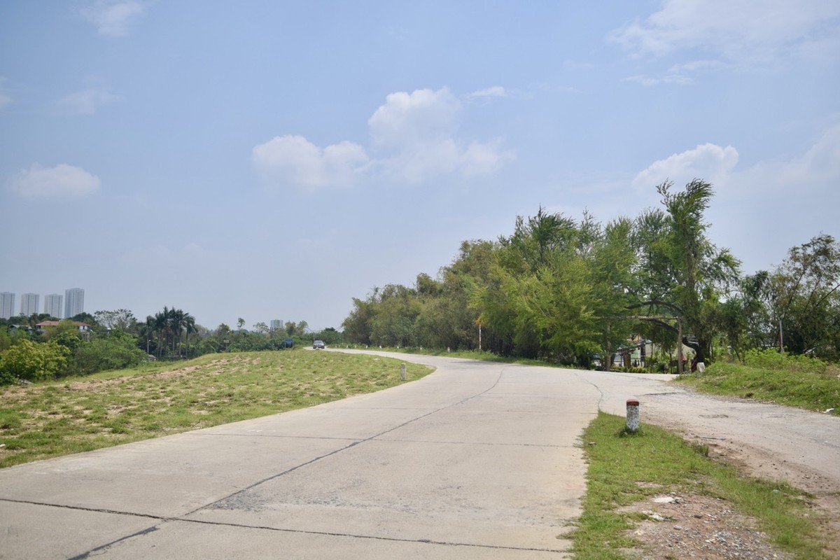 Vị trí xây dựng cầu Tứ Liên. Khi công trình này được triển khai, giá đất trong khu vực dự kiến sẽ tiếp tục tăng. Vị trí xây dựng cầu Tứ Liên. Khi công trình này được triển khai, giá đất trong khu vực dự kiến sẽ tiếp tục tăng.