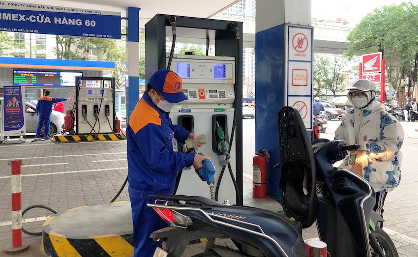 Nhóm thương nhân phân phối, thương nhân bán lẻ xăng dầu cho rằng, dự thảo kinh doanh xăng dầu tạo nhiều đặc quyền cho thương nhân đầu mối.